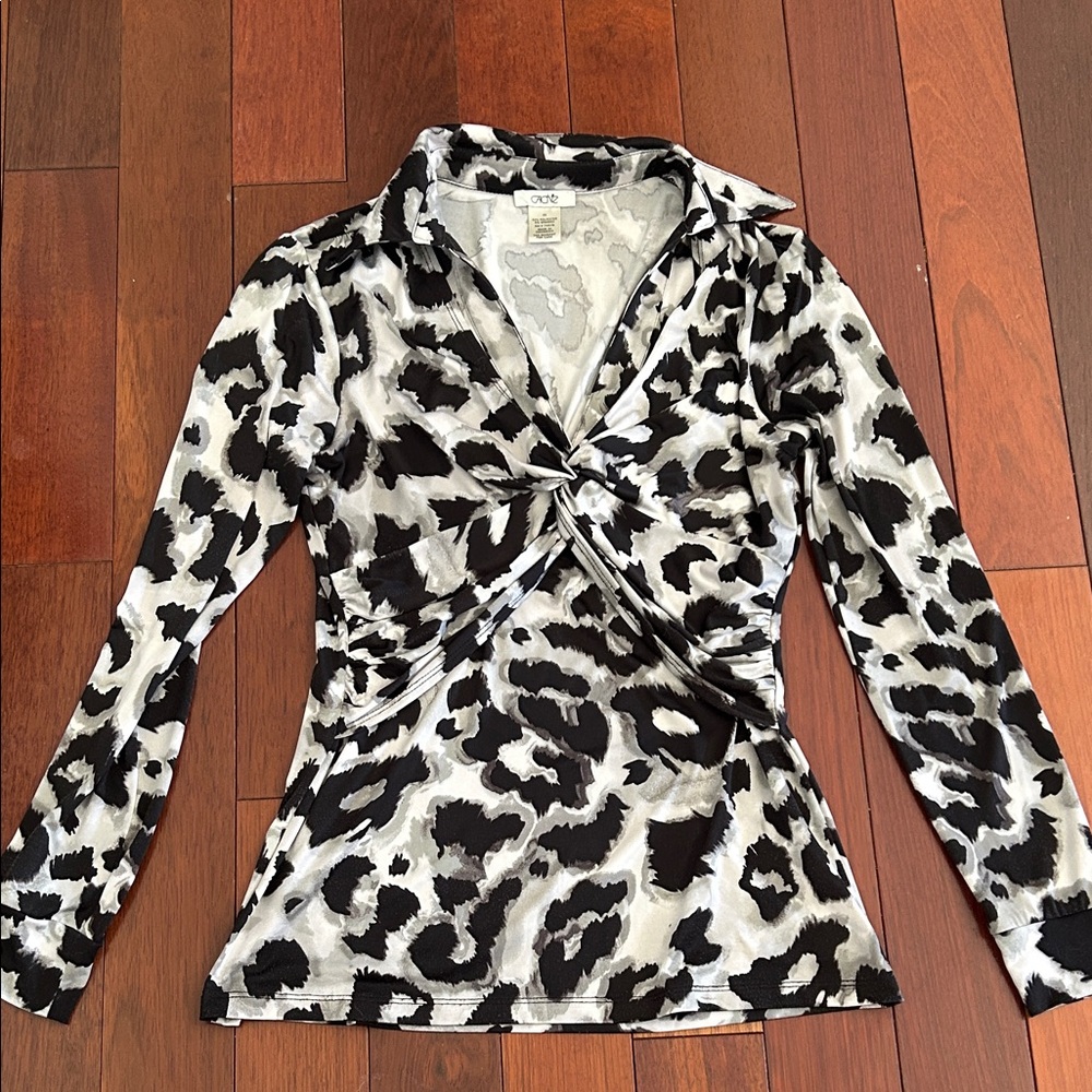 Chic Animal Print Long Sleeve Top
